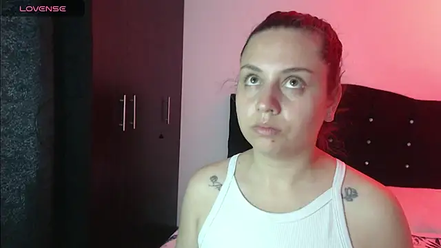 Snapshot of Ana__arms chatting on June 1, 2026, 4:28 pm Ana arms online show from June 1, 2026, 4:28 pm