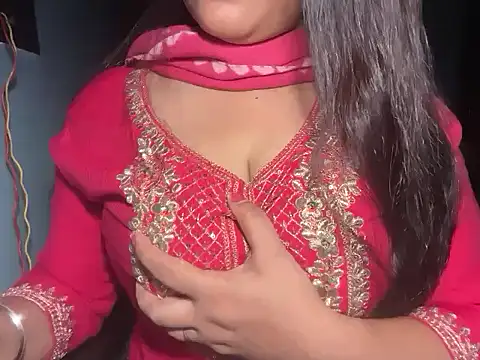 Snapshot of Avneet_kaurr1 chatting on June 3, 2026, 3:28 pm Avneet kaurr1 online show from June 3, 2026, 3:28 pm