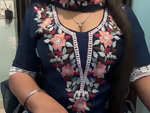 Snapshot of Avneet_kaurr1 chatting on March 16, 2026, 2:41 am Avneet kaurr1 online show from March 16, 2026, 2:41 am