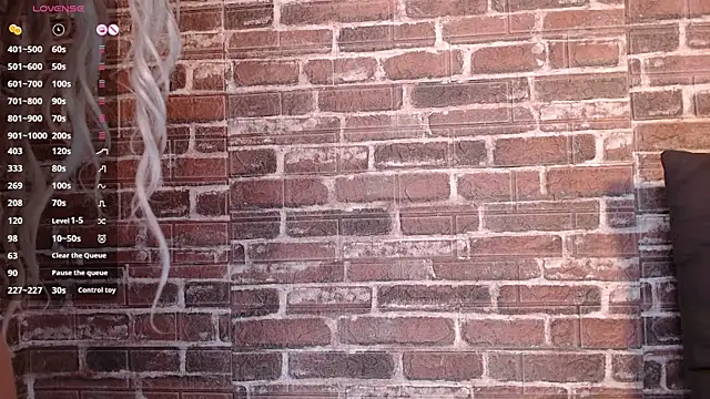 Marilyn Holmes online show from April 17, 2026, 8:33 pm