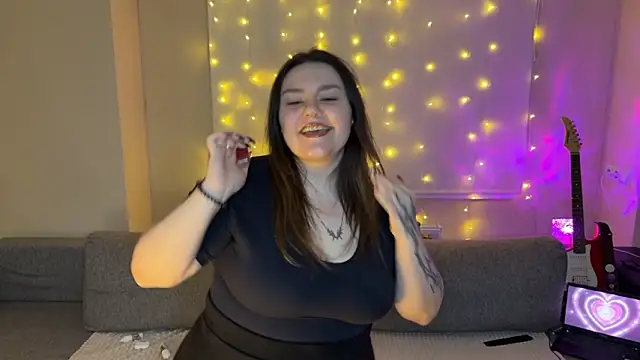 Snapshot of RiotKitten1 chatting on March 4, 2026, 1:57 am RiotKitten1 online show from March 4, 2026, 1:57 am