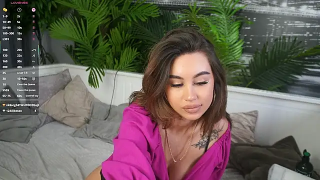 JulyMilky online show from March 18, 2026, 3:46 pm