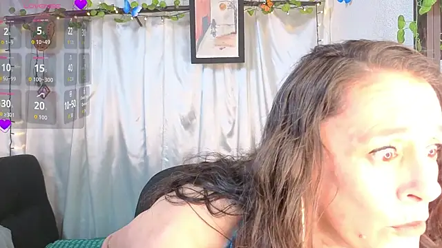 Snapshot of LeanaMaturee chatting on May 21, 2026, 12:35 pm LeanaMaturee online show from May 21, 2026, 12:35 pm