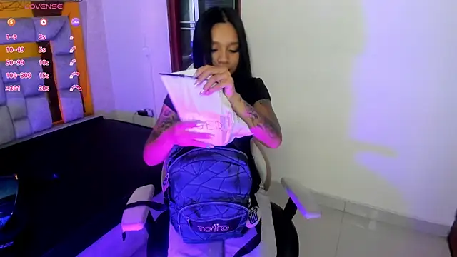 miiaboss  online show from April 16, 2026, 11:11 am