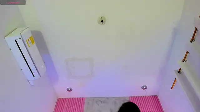 Snapshot of ArianaRougee chatting on June 11, 2026, 4:09 am ArianaRougee online show from June 11, 2026, 4:09 am