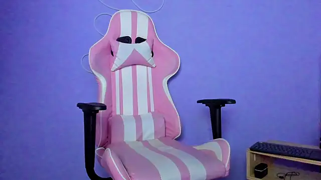 NinaAngel6 online show from June 4, 2026, 3:22 am