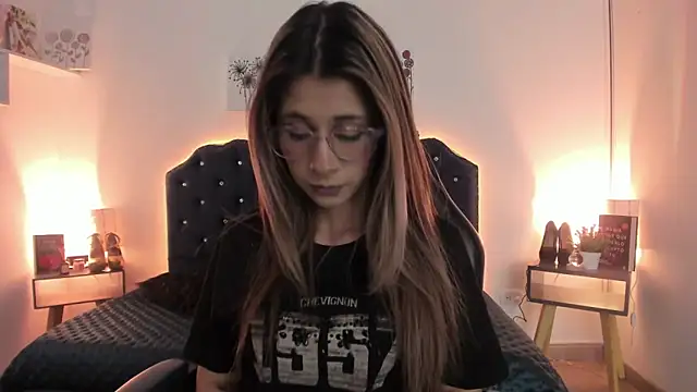 SaraRoadess online show from February 25, 2026, 7:25 pm