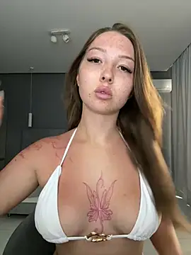 Snapshot of Bellesweett chatting on June 18, 2026, 1:38 pm Bellesweett online show from June 18, 2026, 1:38 pm