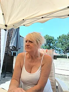 Snapshot of Heidiblueeyes chatting on July 16, 2026, 12:13 pm Heidiblueeyes online show from July 16, 2026, 12:13 pm
