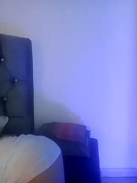 Snapshot of Little_Sweett chatting on February 26, 2026, 11:43 am Little Sweett online show from February 26, 2026, 11:43 am