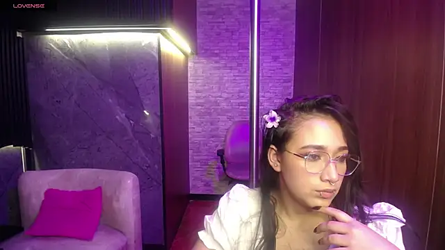 Aura cute  online show from March 4, 2026, 3:58 am