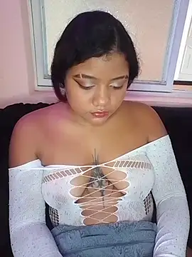 LatilTarium21 online show from April 19, 2026, 7:38 pm