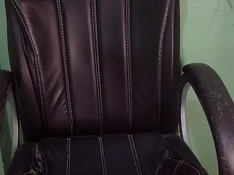 cute momo love online show from March 27, 2026, 5:27 am