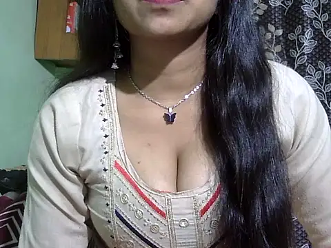 cute momo love online show from February 28, 2026, 5:18 am