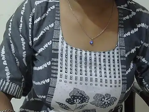 cute momo love online show from May 26, 2026, 7:28 am