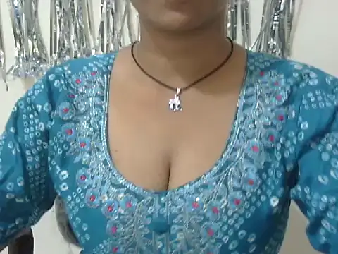 Snapshot of cute_momo_love chatting on July 18, 2026, 5:49 am cute momo love online show from July 18, 2026, 5:49 am