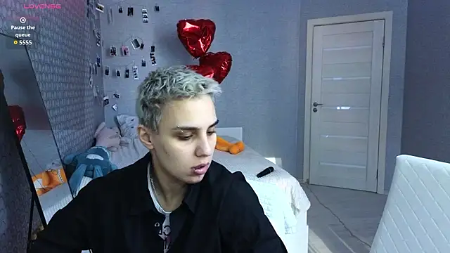 LuxuryLoverss online show from March 15, 2026, 10:55 am