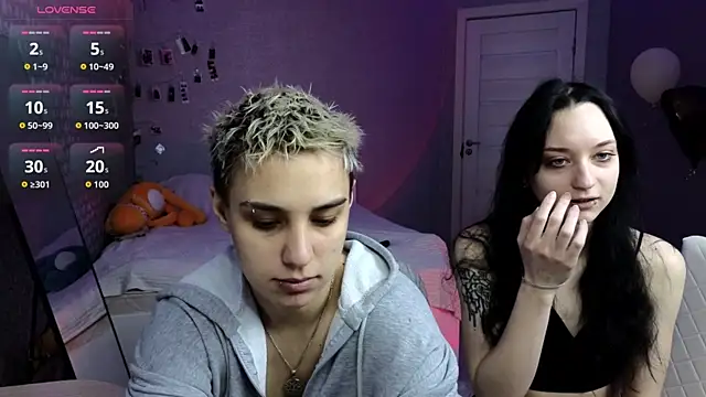 Snapshot of LuxuryLoverss chatting on April 21, 2026, 11:06 am LuxuryLoverss online show from April 21, 2026, 11:06 am