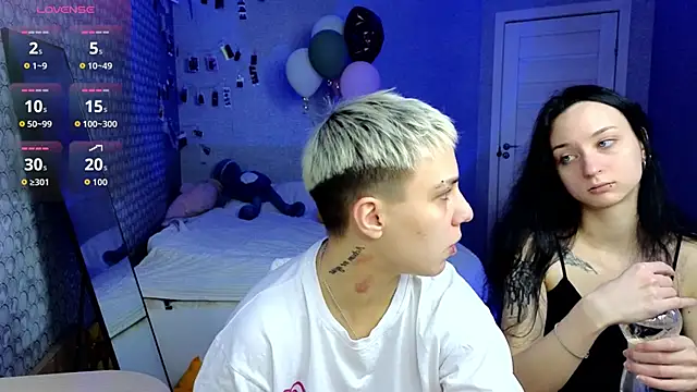 LuxuryLoverss online show from April 12, 2026, 11:13 am