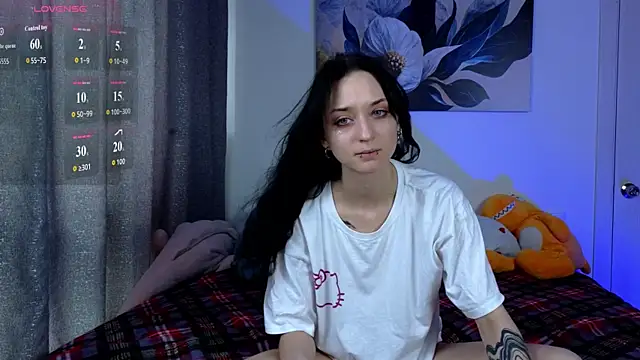 Snapshot of LuxuryLoverss chatting on May 17, 2026, 11:10 am LuxuryLoverss online show from May 17, 2026, 11:10 am