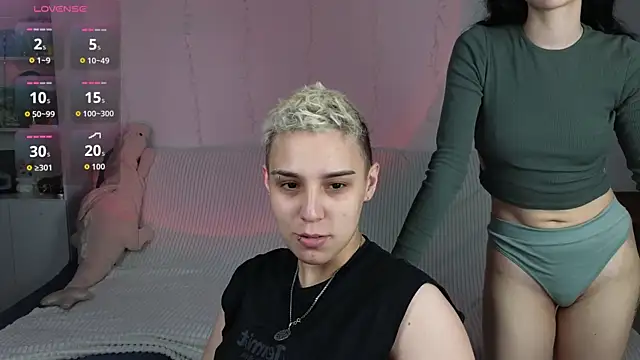 Snapshot of LuxuryLoverss chatting on June 7, 2026, 3:06 pm LuxuryLoverss online show from June 7, 2026, 3:06 pm