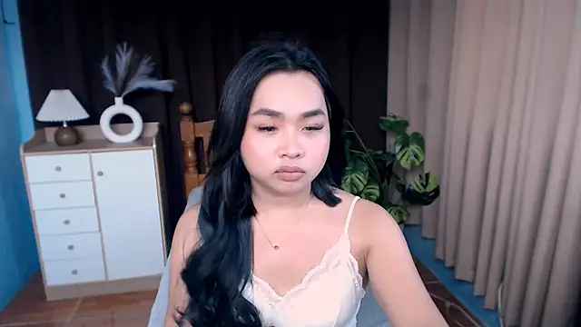 hoellygia online show from March 11, 2026, 8:08 am