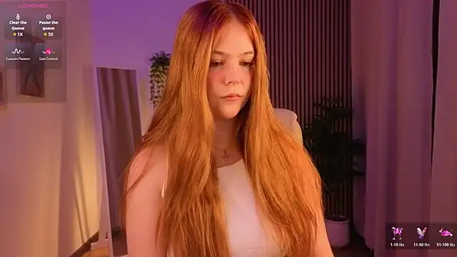 Elle Funning online show from April 5, 2026, 3:13 am