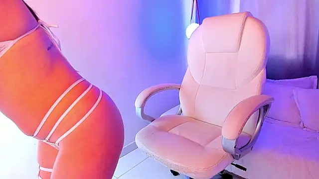 Snapshot of NixieSterling chatting on February 28, 2026, 10:20 pm NixieSterling online show from February 28, 2026, 10:20 pm