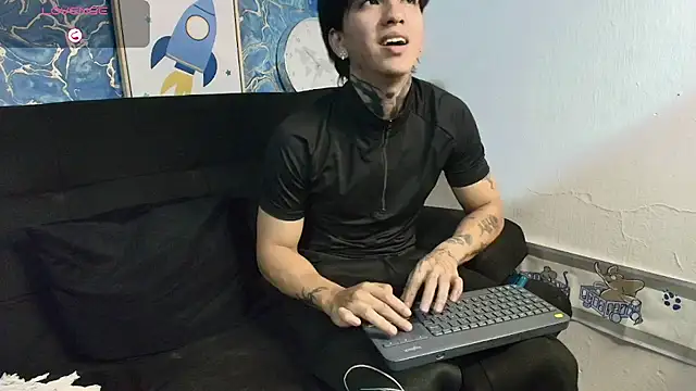 Snapshot of Tessarion_Black chatting on May 27, 2026, 3:47 am Tessarion Black online show from May 27, 2026, 3:47 am