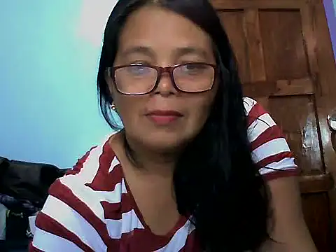 Flowerblossom123 online show from April 6, 2026, 4:19 am