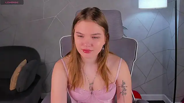 Snapshot of Saraa_Broown chatting on March 3, 2026, 1:01 am Saraa Broown online show from March 3, 2026, 1:01 am