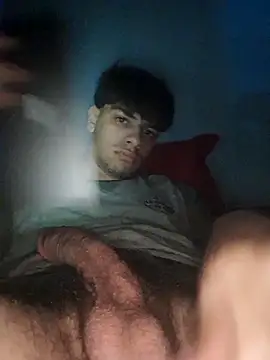 ilcazzone32 online show from April 15, 2026, 9:04 pm