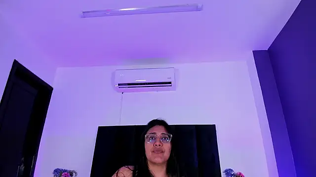 scarlet  ray  online show from March 23, 2026, 12:05 pm