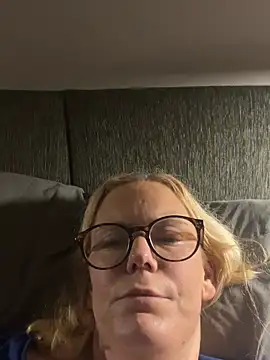 Snapshot of Amelie_BlondeXX chatting on March 4, 2026, 4:20 am Amelie BlondeXX online show from March 4, 2026, 4:20 am