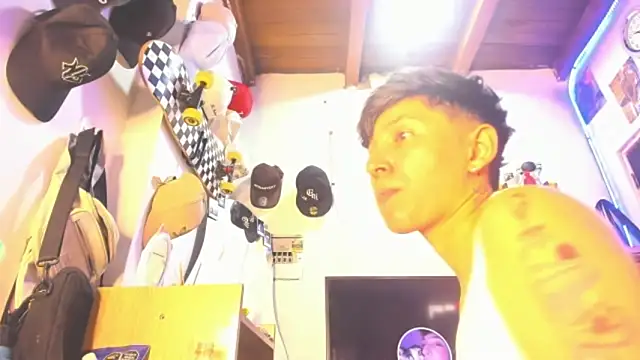 MIKEFONSE- online show from March 5, 2026, 9:43 pm