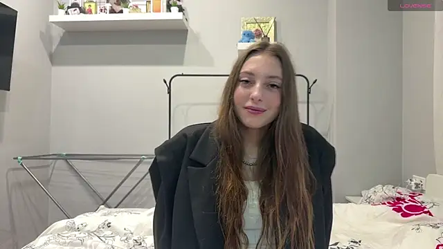 Snapshot of selena_favn chatting on June 9, 2026, 2:23 am selena favn online show from June 9, 2026, 2:23 am