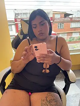 Nahomy firee online show from March 7, 2026, 6:02 pm