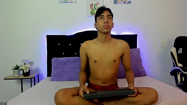 Snapshot of Eros_Lux chatting on March 4, 2026, 12:24 pm Eros Lux online show from March 4, 2026, 12:24 pm