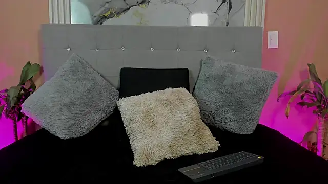 Eros Lux online show from April 9, 2026, 12:11 pm