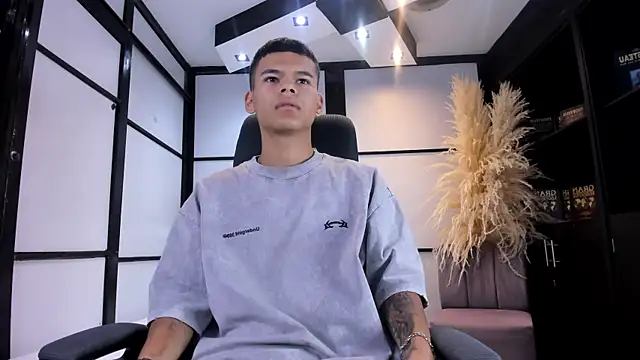 DylanRoyce  online show from March 31, 2026, 3:14 pm