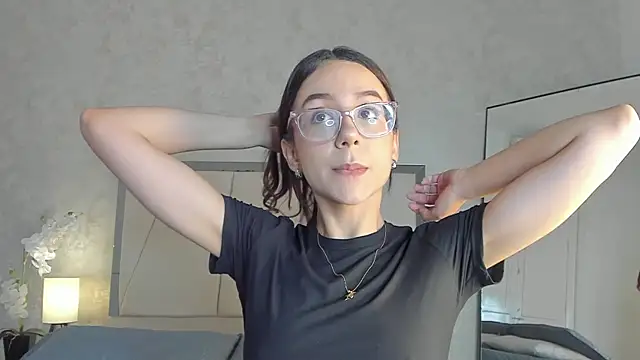 Snapshot of Arii_wilde chatting on May 13, 2026, 12:01 pm Arii wilde online show from May 13, 2026, 12:01 pm