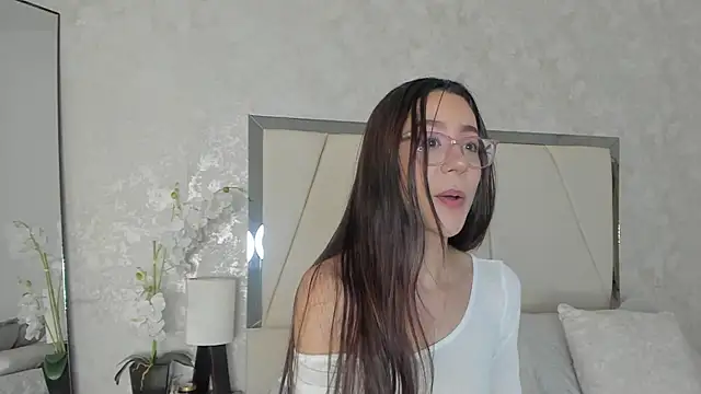 Arii wilde online show from June 7, 2026, 12:21 pm