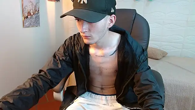 Snapshot of trevor_mob chatting on March 3, 2026, 7:43 pm trevor mob online show from March 3, 2026, 7:43 pm