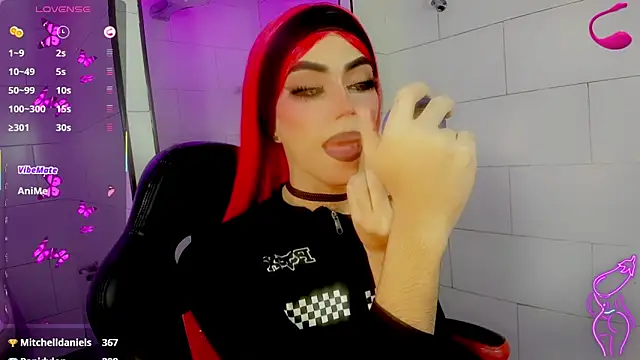 Gema Jones  online show from April 17, 2026, 8:11 pm