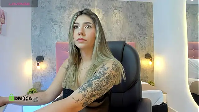 Snapshot of RomaBellanova chatting on April 23, 2026, 7:15 pm RomaBellanova online show from April 23, 2026, 7:15 pm