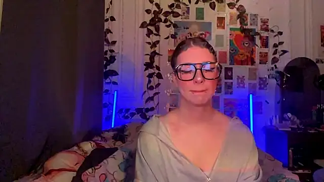 moonvampiq online show from February 27, 2026, 8:08 pm