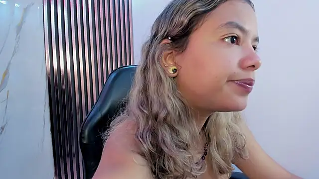 dulce lyraa1 online show from July 26, 2026, 8:16 pm