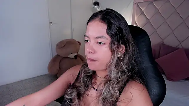 dulce lyraa1 online show from March 19, 2026, 4:45 am