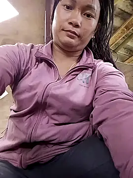 mami-rubi online show from May 5, 2026, 4:37 am