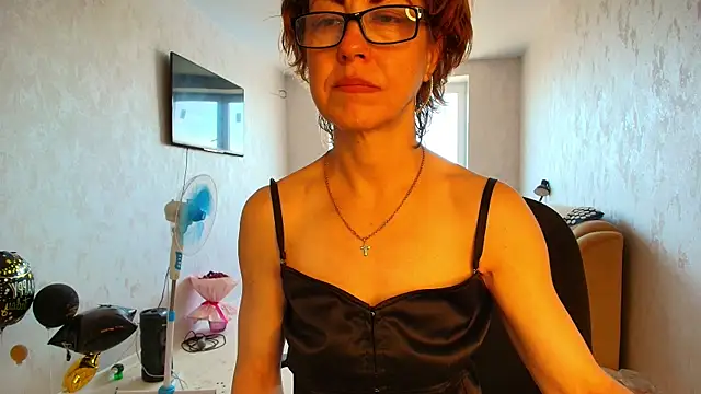 Snapshot of LioraWeiss chatting on May 25, 2026, 7:07 am LioraWeiss online show from May 25, 2026, 7:07 am